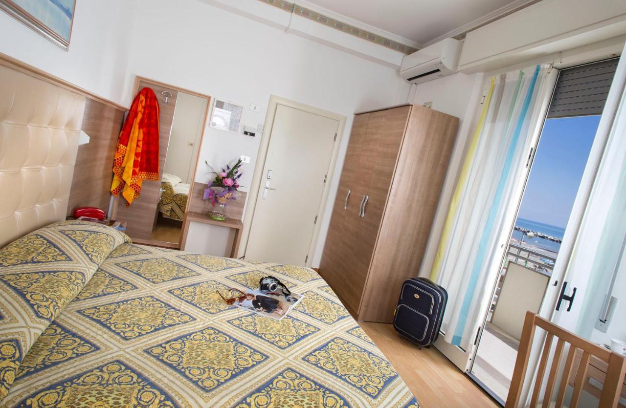 Hotel Titanus Белларія-Іджеа-Марина Екстер'єр фото