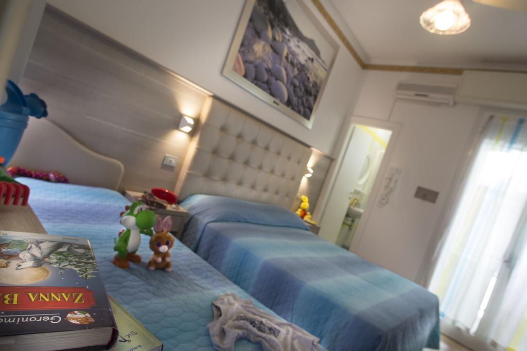 Hotel Titanus Белларія-Іджеа-Марина Екстер'єр фото