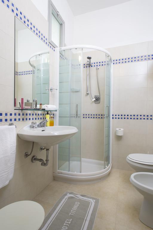 Hotel Titanus Белларія-Іджеа-Марина Екстер'єр фото