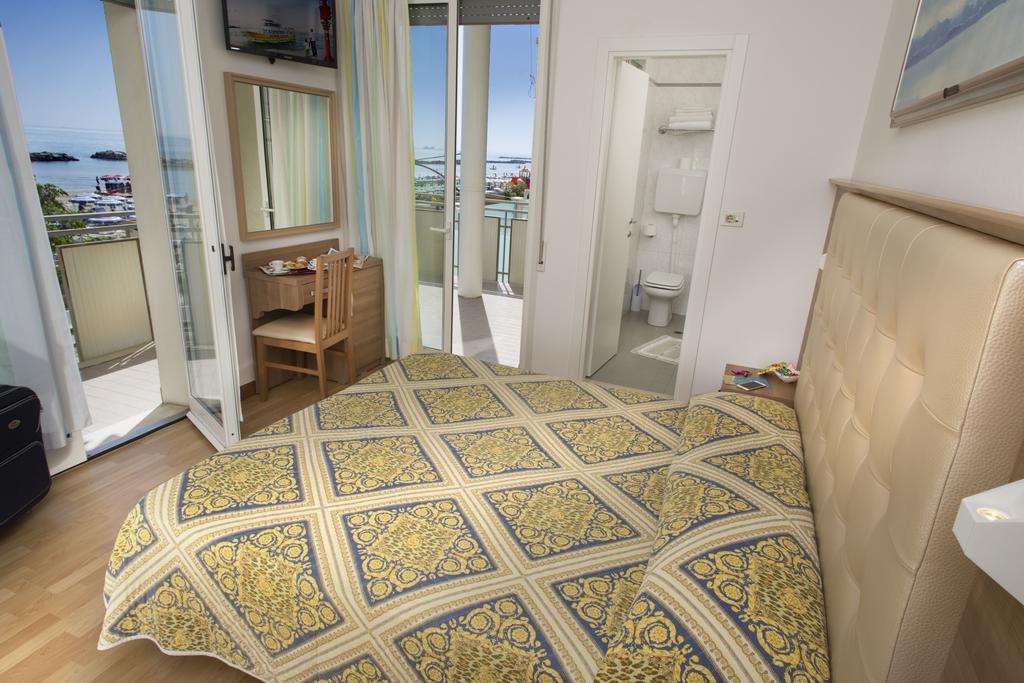 Hotel Titanus Белларія-Іджеа-Марина Екстер'єр фото